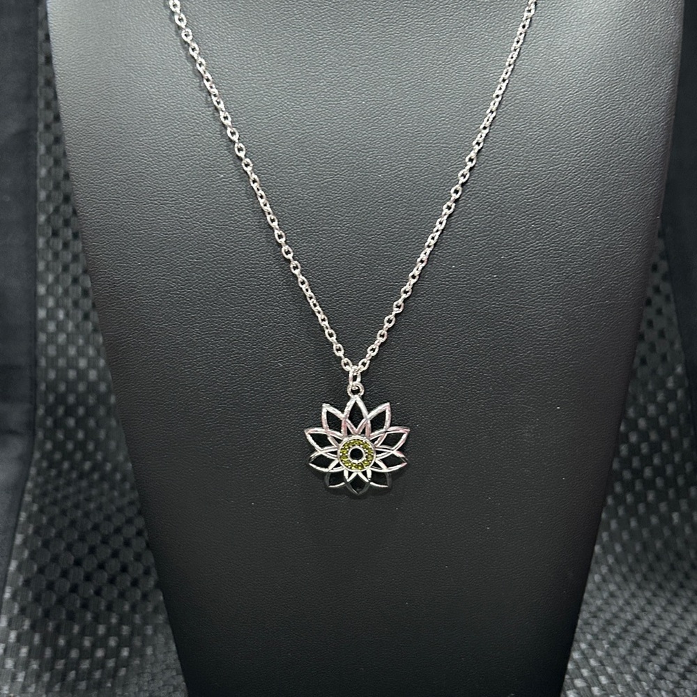 Silver Flower Pendant Necklace